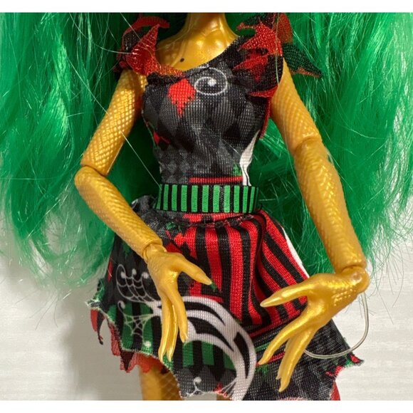 Monster High Jinafire Long Doll With Green Hair & Scaled Outfit - Picture 3 of 13